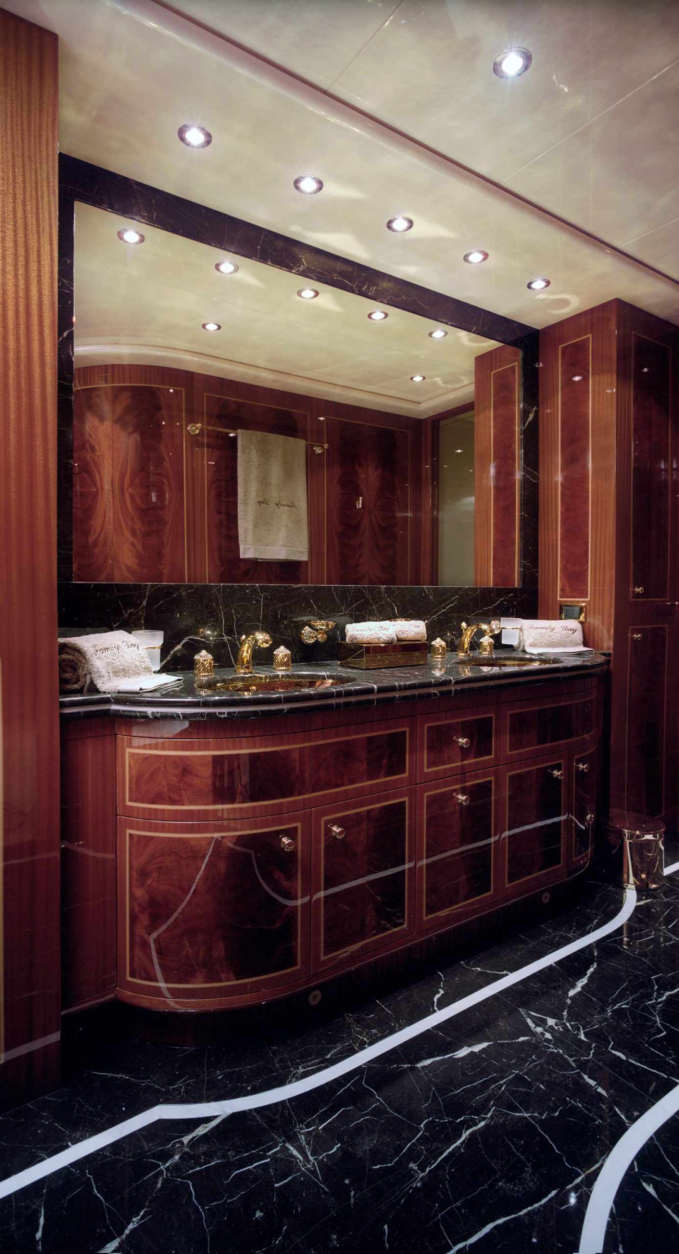 FAMILY DAY_EX BellissimaC_Owner_s-bathroom-vertical