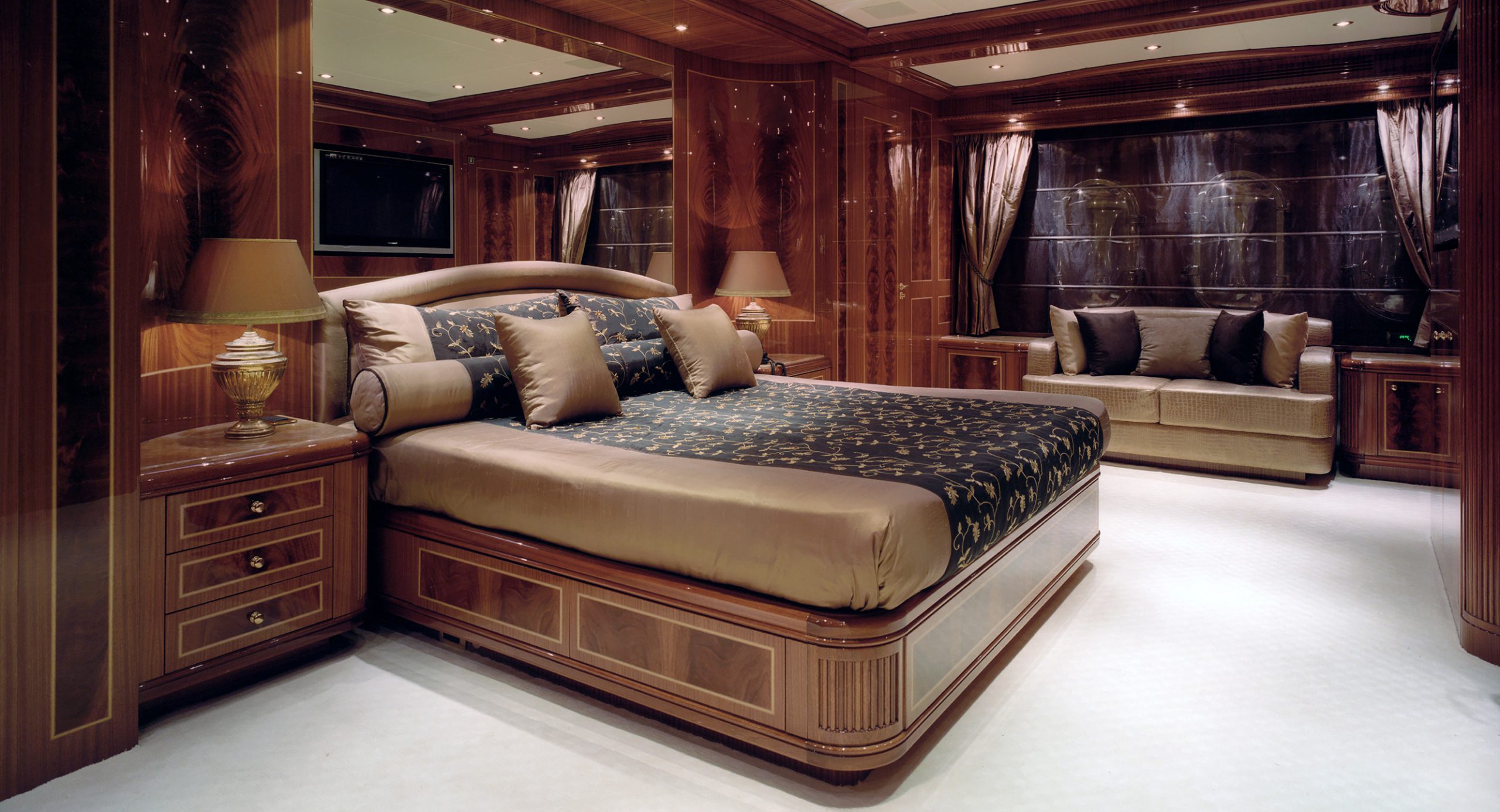 FAMILY DAY_EX BellissimaC_Owner_s-cabin