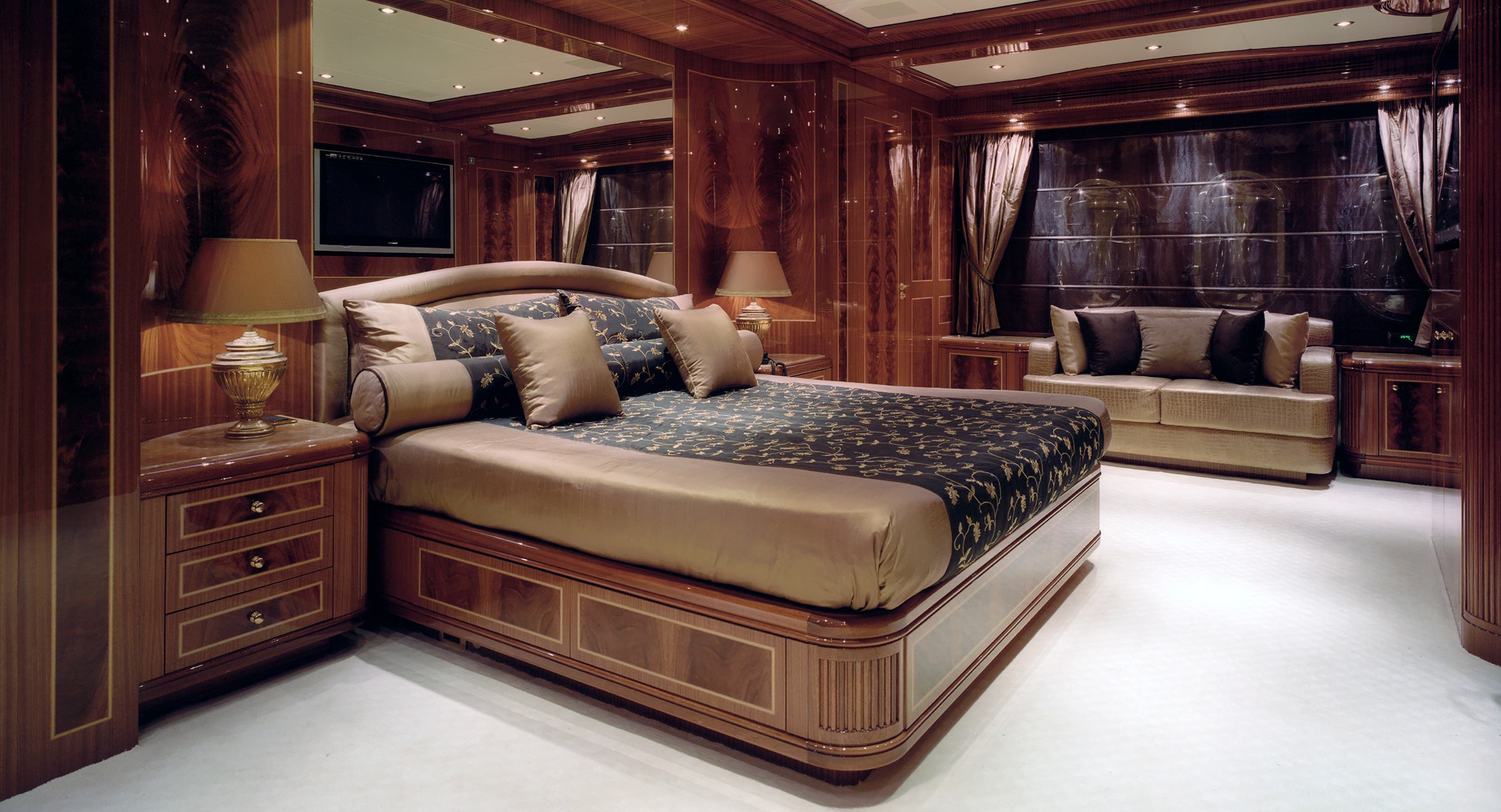 FAMILY DAY_EX BellissimaC_Owner_s-cabin