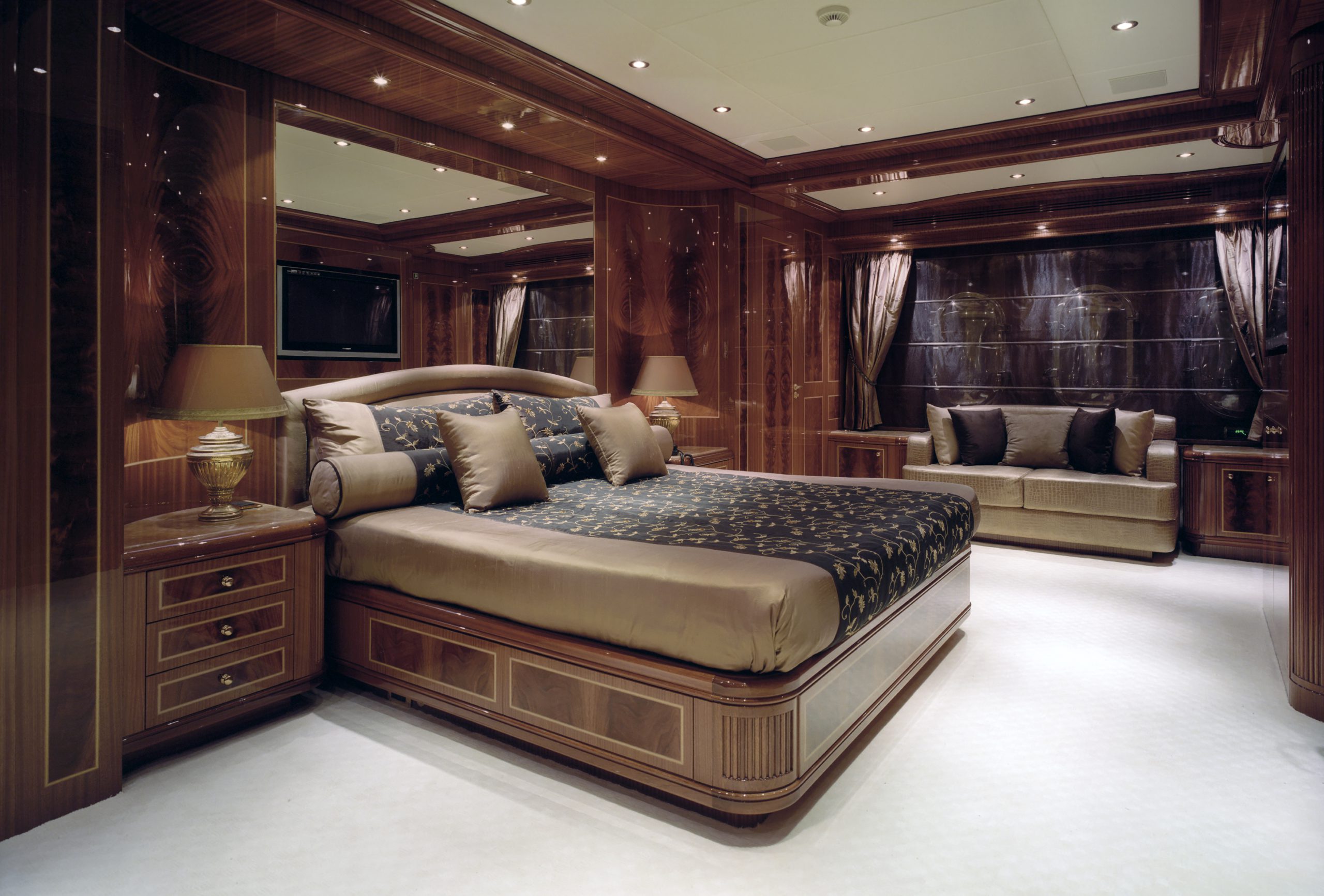 FAMILY DAY_EX BellissimaC_Owner_s cabin