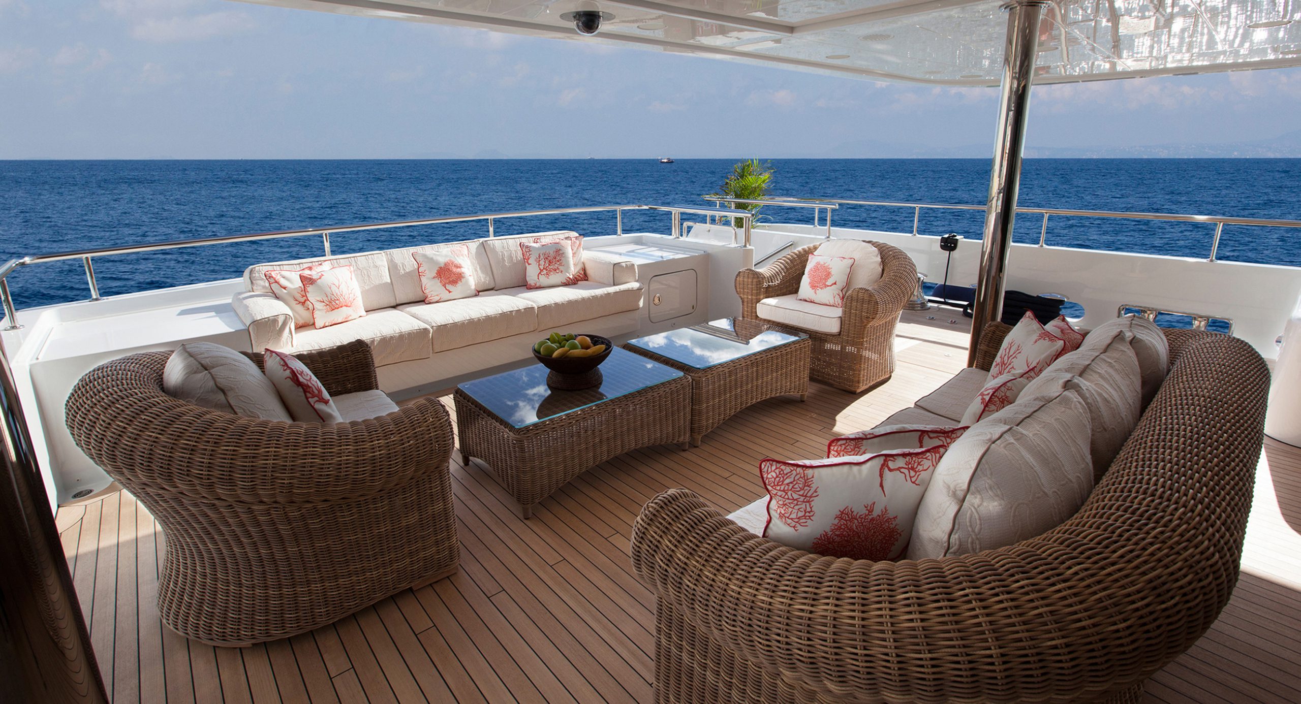 Main-Deck-Aft-cockpit