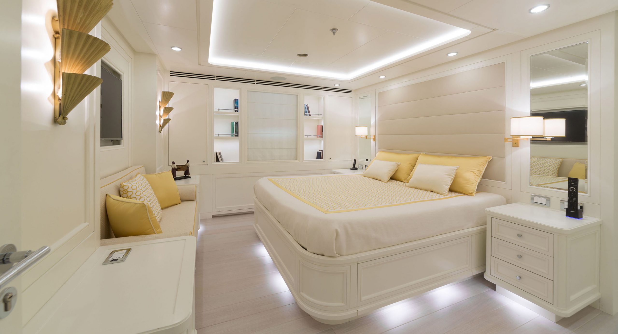 CODECASA-43--HULL-C122--LOWER-DECK-DOUBLE-BEDDED-GUESTS_-CABIN