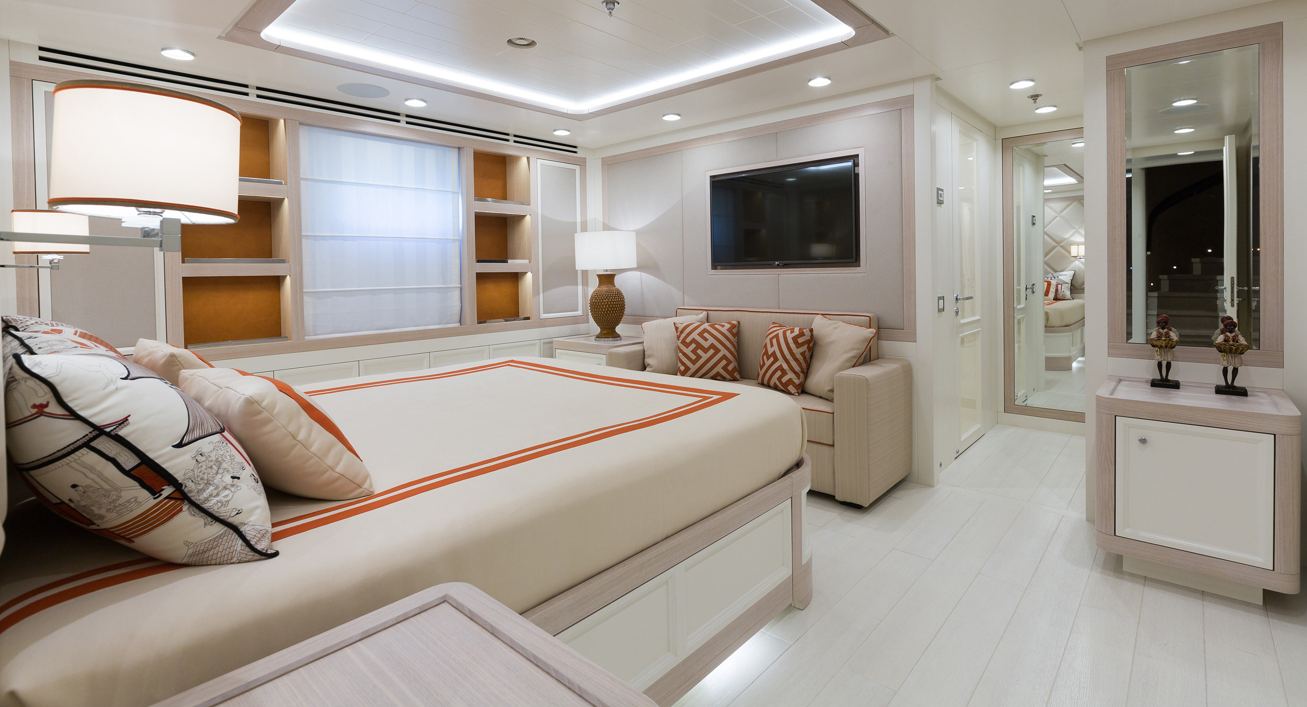 F76-GUESTS-DOUBLE-BED-CABIN-Lower-deck
