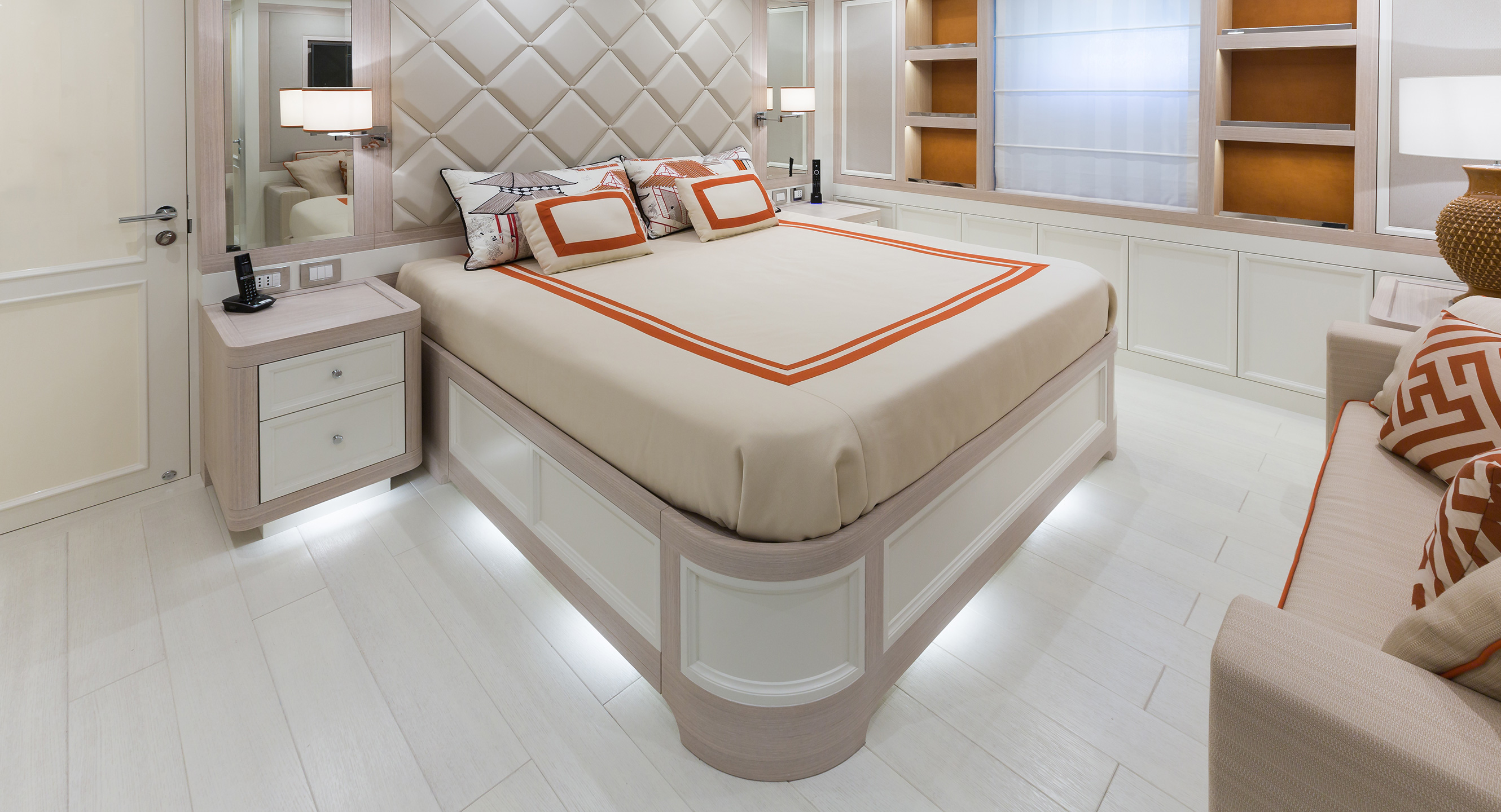 F76-GUESTS--DOUBLE-BED-CABINS