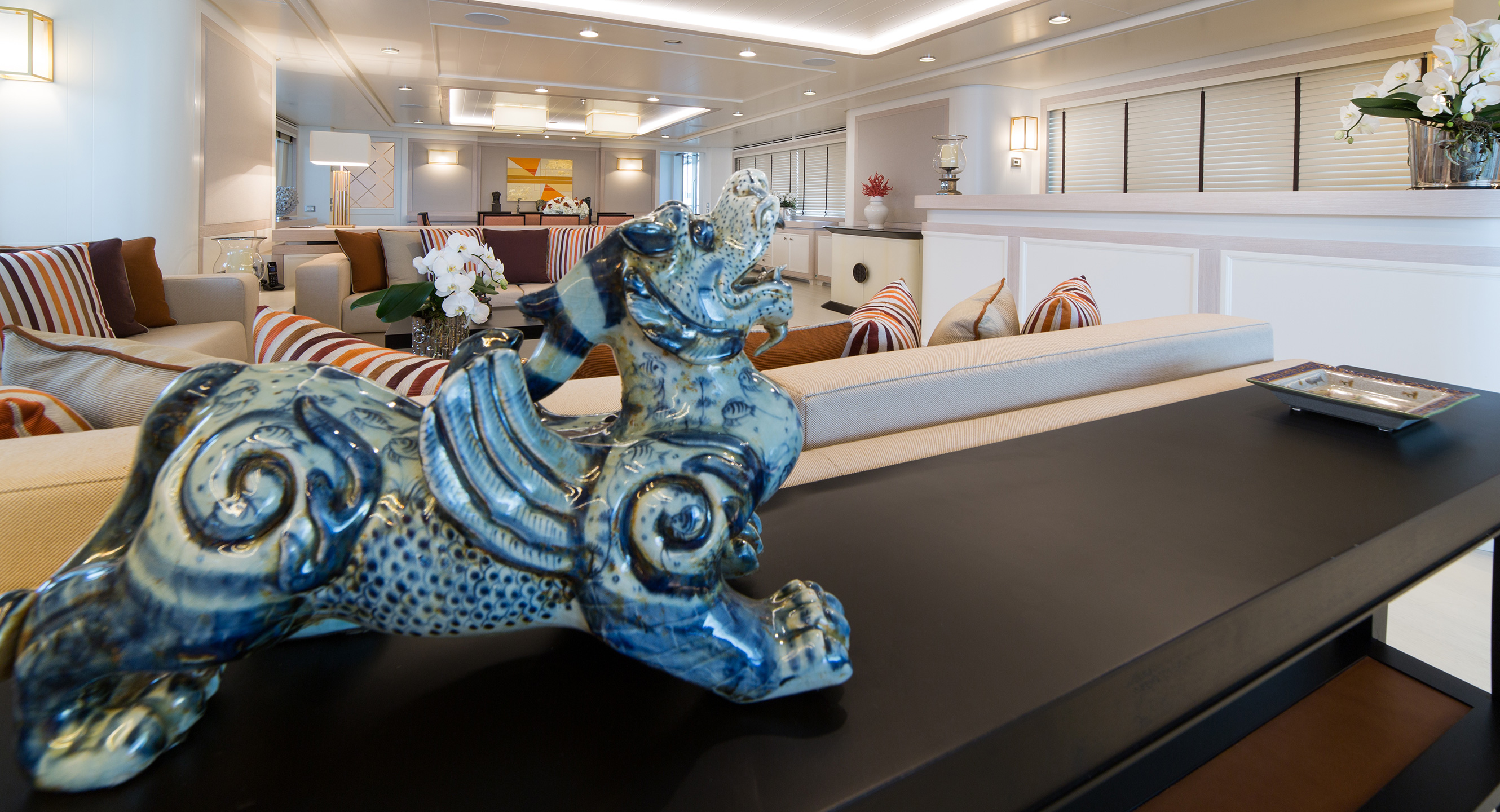 F76-MAIN-DECK-SALOON