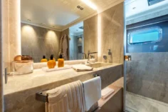 9+Bathroom+double+(2)